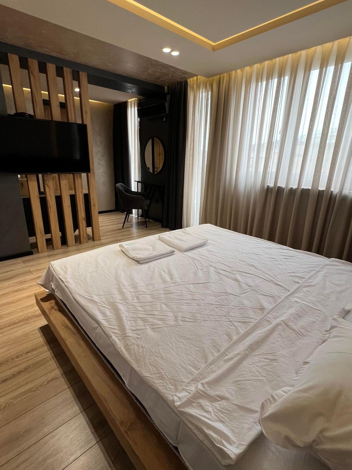 Zet Apartments - Bedroom & Bathroom Приштина Экстерьер фото