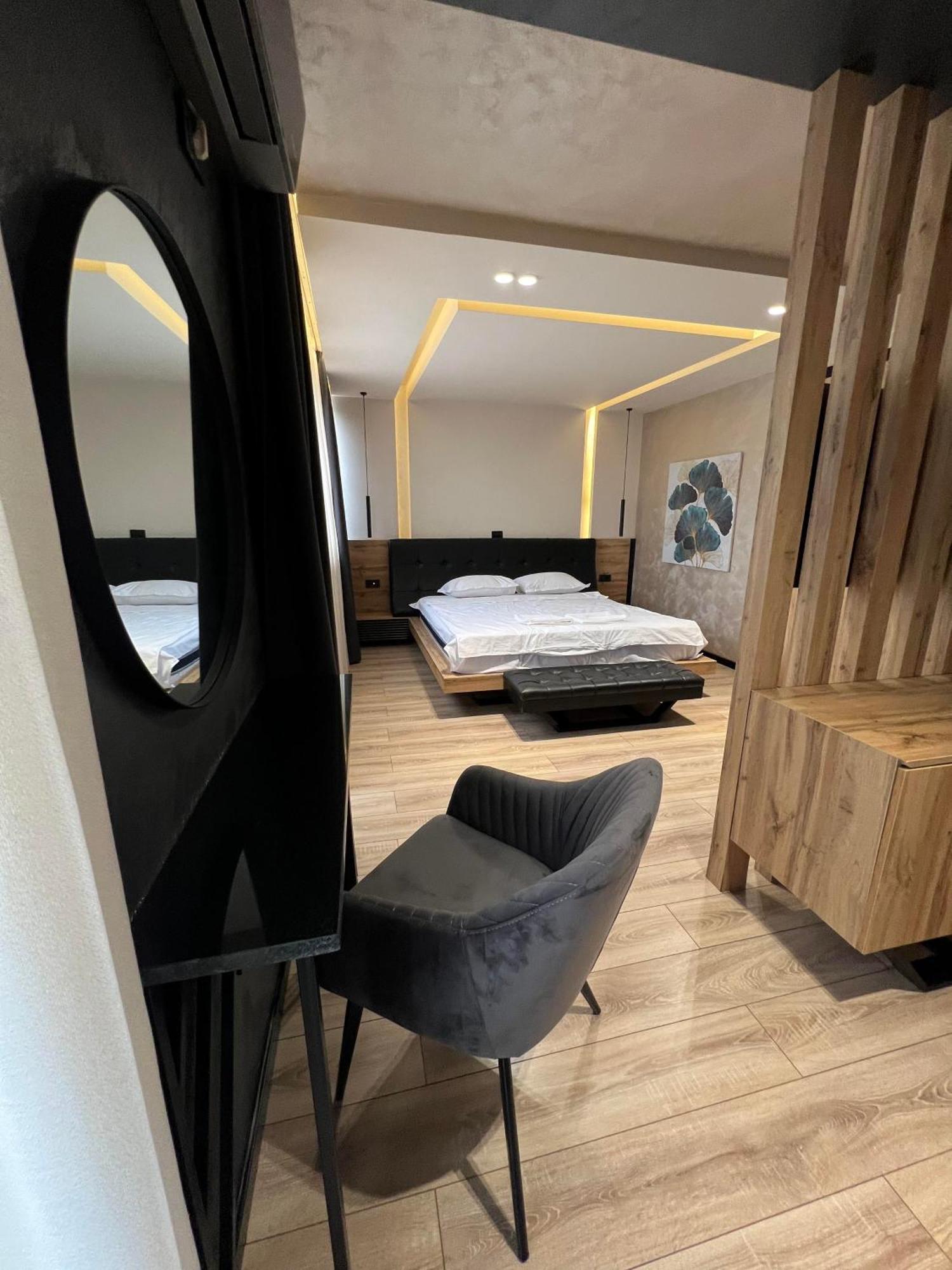 Zet Apartments - Bedroom & Bathroom Приштина Экстерьер фото