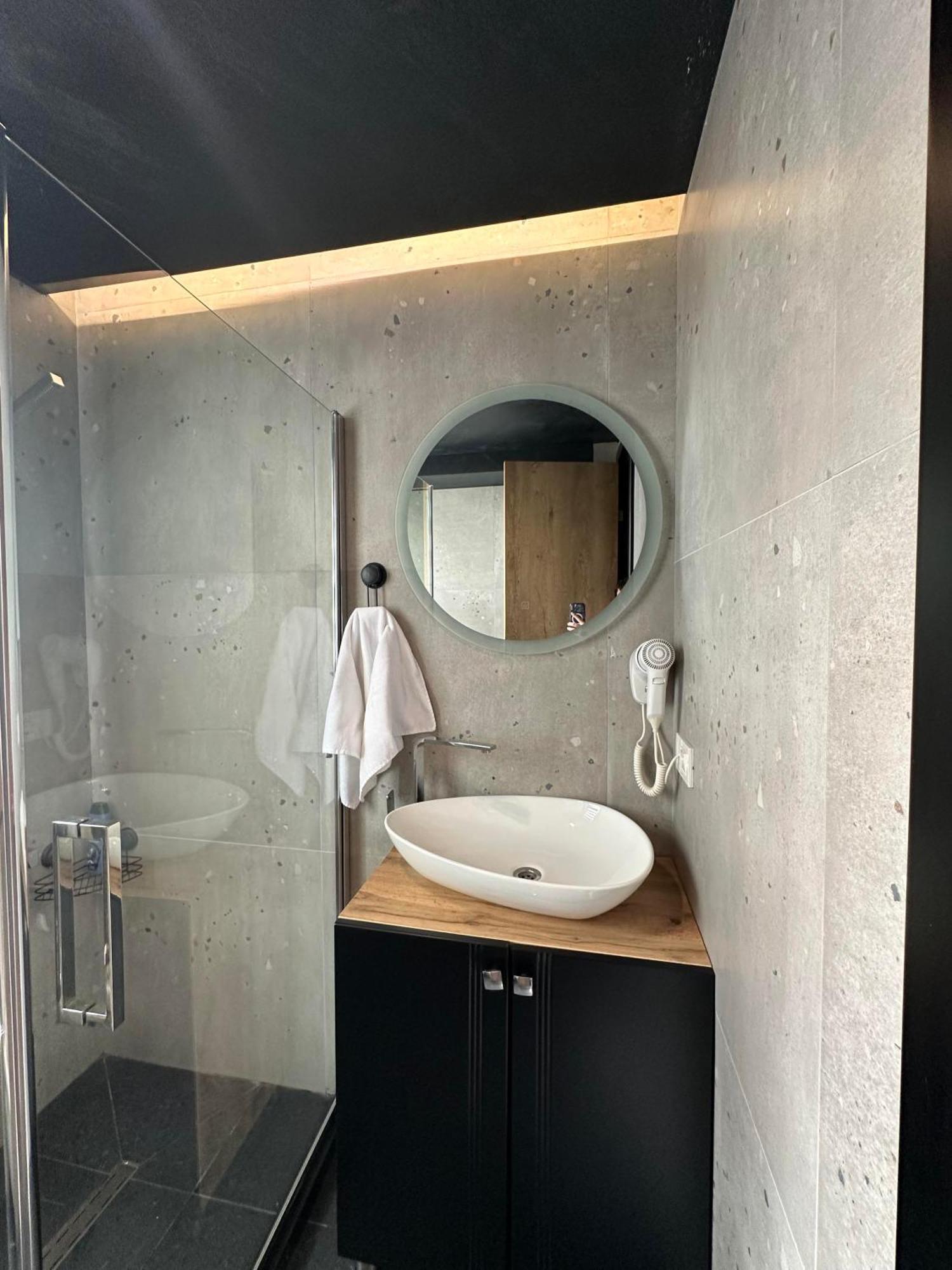Zet Apartments - Bedroom & Bathroom Приштина Экстерьер фото